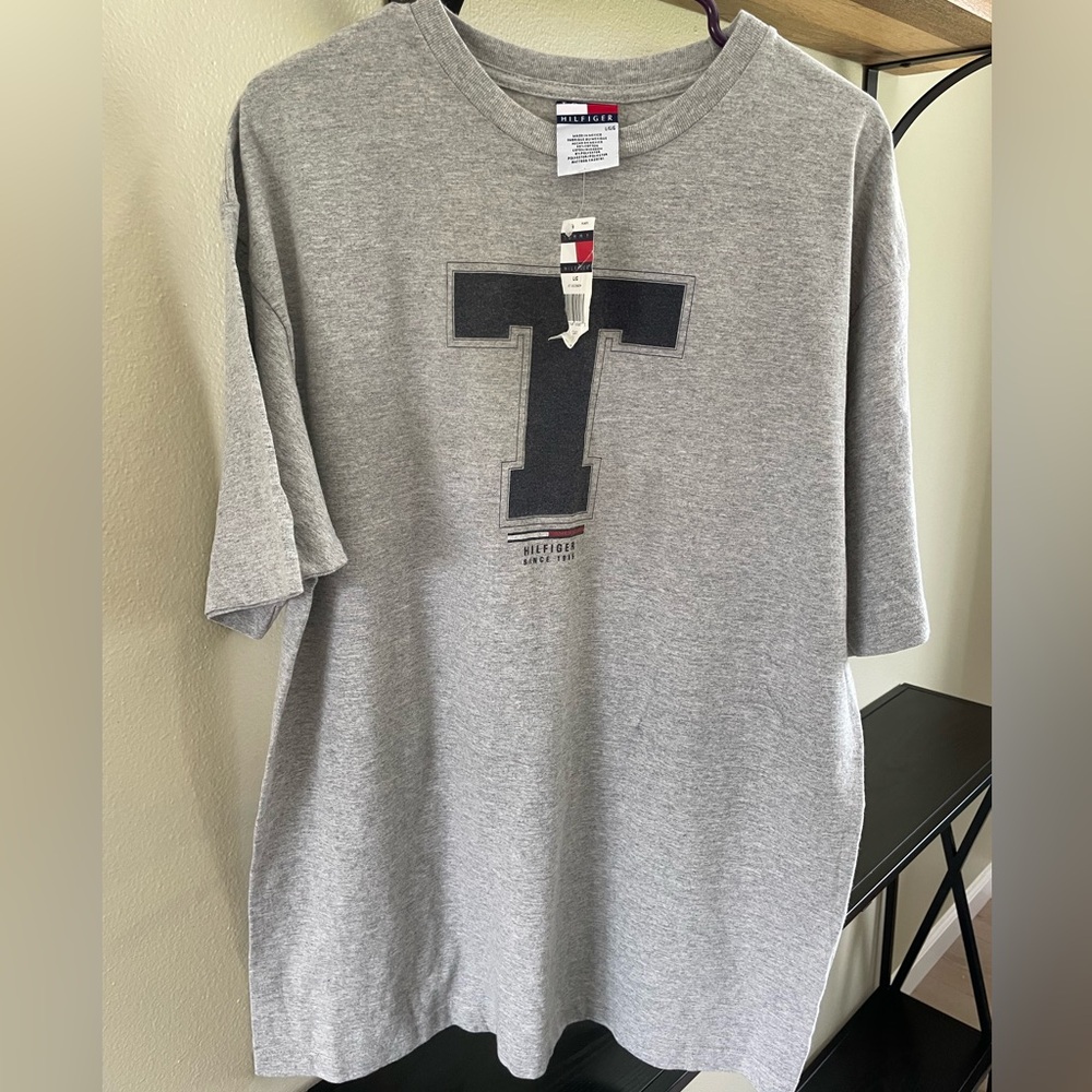 Men’s Vintage 1990s Tommy Hilfiger T-Shirt Size Large NWT
